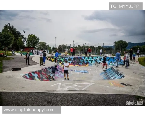 成都滑板队在极限运动会中的精彩表现与技术分析