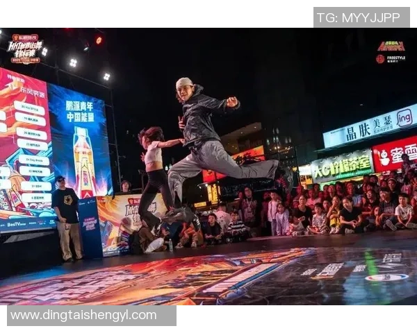 成都街舞队在世界攀岩锦标赛中的逆袭之旅与精彩表现全记录 成都街舞队在世界攀岩锦标赛中的逆袭之旅与精彩表现全记录