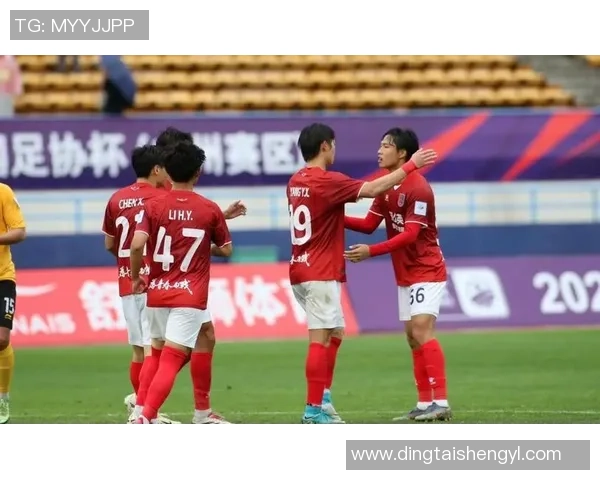 广州足球队在最新足球状态排行榜中荣登第十名展现强劲实力与潜力