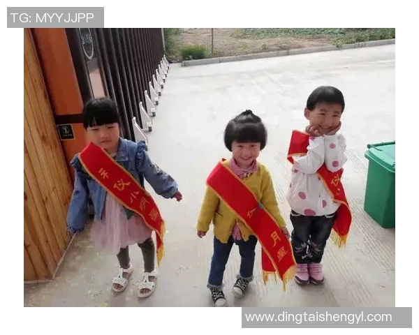 小明在阳光下踢足球的快乐时光与友谊的故事 小明在阳光下踢足球的快乐时光与友谊的故事